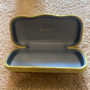 Gucci hard shell eyeglasses velvet case